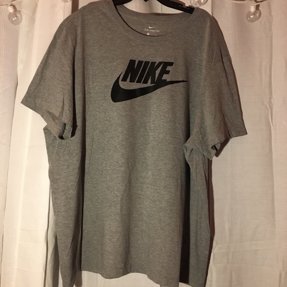 Gray Nike Sports Tee!